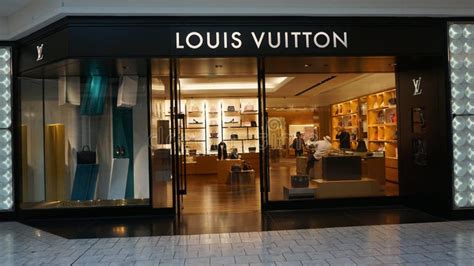 louis vuitton store nj.